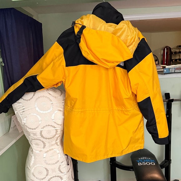The North Face Yellow and Black Jacket with removeable fleece liner - Picture 2 of 15
